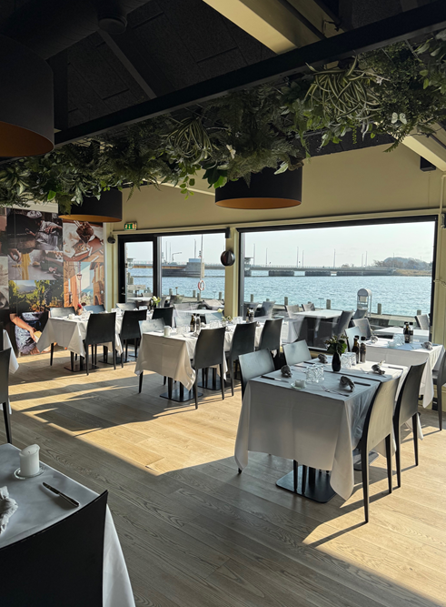 Udsigt til Mariager Fjord fra restaurantens lokaler.